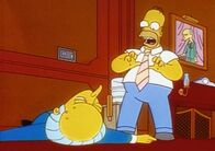 Die Simpsons – In einem Wutanfall hat Homer (re.) Burns niedergeschlagen.