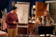 Outmatched - Allein unter Genies – (v.l.n.r.) Mike (Jason Biggs); Brian (Connor Kalopsis); Kay (Maggie Lawson)