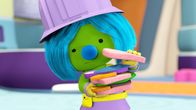 Jim Hensons: Doozers – So richtig zufrieden ist Daisy nicht mit ihrem Leckerschmecker.