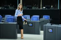 Parlament – Valentine Cantel (Georgia Scalliet).