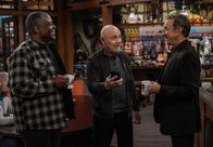 Last Man Standing – v.l.n.r.) Chuck Larabee (Jonathan Adams); Ed Alzate (Hector Elizondo); Mike Baxter (Tim Allen)
