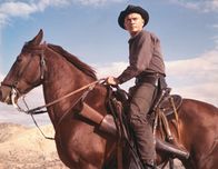 Die Rückkehr der glorreichen Sieben – Revolverheld Chris (Yul Brynner) schart sechs Gefährten um sich, um einen alten Kumpanen Chico zu befreien.