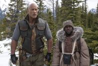 Jumanji: The Next Level – Bravestone (Dwayne Johnson, l.) und Mouse (Kevin Hart, r.) sind mal wieder sprachlos.
