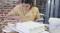 Das große Torten-Duell – Ann's team works on her cake as seen on episode 104 of Ultimate Cake Off.