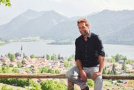 Die Landarztpraxis – Dr. Fabian Kroiß (Oliver Franck) Dateiname: 2777235.tif; Rechtehinweis: Dieses Bild darf bis eine Woche nach Ausstrahlung honorarfrei fuer redaktionelle Zwecke und nur im Rahmen der Programmankuendigung verwendet werden. Spaetere Veroeffentlichungen sind nur nach Ruecksprache und ausdruecklicher Genehmigung der Seven.One Entertainment Group GmbH moeglich. Nicht fuer EPG! Verwendung nur mit vollstaendigem Copyrightvermerk. Das Foto darf nicht veraendert, bearbeitet und nur im Ganzen verwendet werden. Es darf nicht archiviert werden. Es darf nicht an Dritte weitergeleitet werden. Aneinanderreihung/Zusammenlegung/Kopplung von Bildern zum Zweck der Erstellung von Slide-Shows o.ä. nicht gestattet; Verbindung/Einfügen/Anfügen von Werbung nicht gestattet. Bei Fragen: foto@seven.one Voraussetzung fuer die Verwendung dieser Programmdaten ist die Zustimmung zu den Allgemeinen Geschaeftsbedingungen der Presselounges der Sender der Seven.One Entertainment Group GmbH.