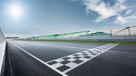 Formel 2: FIA-Meisterschaft – Schwarz-weiße Ziellinie mit dramatischem Blick auf eine moderne Rennstrecke.