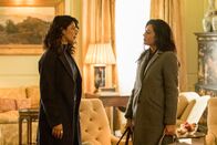 Quantico – Priyanka Chopra (Alex Parrish), Anna Khaja (Sita Parrish).