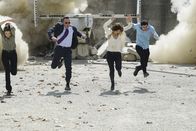 Scorpion – Eine erneute Kernschmelze in Tschernobyl könnte zur einer weltweiten Katastrophe führen. Können Oksana Nastrova (Kathleen Munroe, l.), Cabe (Robert Patrick, 2.v.l.), Paige (Katharine McPhee, 2.v.r.) und Walter (Elyes Gabel, r.) das noch rechtzeitig verhindern?