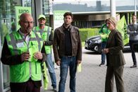 SOKO Stuttgart – Die junge Geschäftsführerin eines Stuttgarter Traditionsunternehmens in der Automobilbranche wird vorsätzlich überfahren und stirbt. Martina Seiffert (Astrid M. Fünderich, r.) und Jo Stoll (Peter Ketnath, M.) nehmen sich den Betriebsrat und dessen Vorsitzenden Holger Filbert (Thomas Balou Martin, l.), vor, die sich gegen die Modernisierungspläne des Opfers aufgelehnt hatten. Wollte die Tatperson diese stoppen?