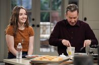 Last Man Standing – Eve Baxter (Kaitlyn Dever, l.); Mike Baxter (Tim Allen, r.)