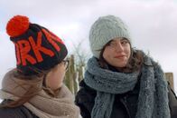 Teenager – Bei all den Herausforderungen, die das Erwachsenwerden mit sich bringt, tut es gut, eine beste Freundin zu haben.