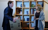 In aller Freundschaft – Als ihr Mann Simon Haas (Tom Mikulla) seine Sachen aus dem gemeinsamen Haus holen will, verliert Sylvia Haas (Nina Weniger) die Fassung. Sämtliche unausgesprochenen Konflikte ihrer gescheiterten Ehe werden herausgebrüllt - auch Sylvias Alkoholsucht.