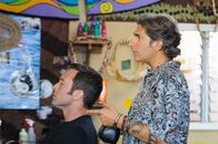 Hawaii Five-0 – Jerry muss sich falschen Vorwürfen stellen, während Steve (Alex O'Loughlin, l.) und Odell (Michael Imperioli, r.) versuchen, einen jungen verletzten Mann zu beschützen, der von einer Gruppe armenischer Killer verfolgt wird ...