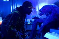 Attack the Block – Eines Abends wird das Ghettokind Moses (John Boyega) von einem Alien angegriffen, welches mit einem Meteoriten in einem miesen Stadtteil Londons aufgeschlagen ist. Mit Hilfe seiner Gang tötet er das hässliche Monster. Ein fataler Fehler, da kurze Zeit später immer mehr Aliens auftauchen und die Jungs ihren Wohnblock nun gegen außerirdische Invasoren verteidigen müssen ...