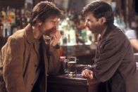 Vanilla Sky – Nach langer Leidenszeit lernt David (Tom Cruise, r.) den ernsthaften Edmund (Noah Taylor, l.) kennen, der ihm einen außergewöhnlichen Vorschlag macht ...