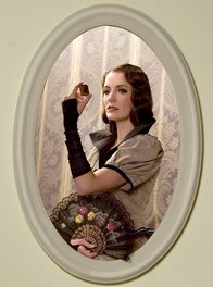 Die Praline – MDR Fernsehen LA PRALINE Uhr. u.a. mit dem Kurzfilm "La Praline", Regie: Jean Baptiste Chuat, Buch: Florian Schumacher, eine Produktion der Filmakademie Baden-Württemberg in Zusammenarbeit mit La Fèmis, Paris, in Koproduktion mit SWR und Arte. Werbeplakat mit Kleindarstellerin.