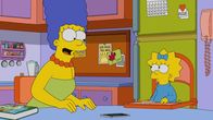 Die Simpsons – "Die Simpsons", "Bildschirmlos." Die Simpsons verbringen immer mehr Zeit vor den Bildschirmen. Vertieft in eine Fernsehshow, übersehen sie, das ein Nachbar unter einem umgefallenen Baum in ihrem Garten feststeckt. Als Maggie unter dem Suchtverhalten zu leiden beginnt, zieht Marge die Notbremse und verordnet allen ein Bildschirm-Verbot. Nur eine halbe Stunde pro Woche dürfen sie vor den Geräten verbringen. Bald zeigt sich allerdings, dass Marge ihre eigene Vorschrift unterwandert.