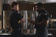 Seattle Firefighters - Die jungen Helden – Grey Damon (Jack Gibson), Okieriete Onaodowan (Dean Miller).