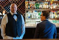 Loudermilk – Ben Burns (Will Sasso, l.); Roberto (Peter Kelamis, r.)