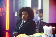 Community – Die Lerngruppe (Yvette Nicole Brown, Foto) organisiert für das Geburtstagskind Abed eine Pulp Fiction-Party. Doch es kommt alles anders als geplant ...