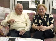 Trümmerleben – SWR Fernsehen TRÜMMERLEBEN, "Besatzer und Besiegte" Uhr. Walter und Karla Spagerer: Arbeitsniederlegung wegen schlechter Behandlung durch amerikanische Besatzungssoldaten und Rauswurf aus dem eigenen Haus in Mannheim.