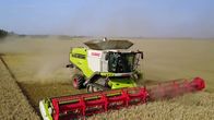 PS-Riesen im Einsatz - Landmaschinen – Erntezeit in Vorpommern: Leistungsstarke Mähdrescher wie dieser gehören zu den unverzichtbaren Landmaschinen.