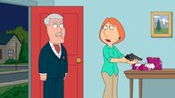 Family Guy – Carter Pewterschmidt (l.); Lois Griffin (r.)
