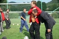 FC Rückpass – (v.li.) Andreas Lust (Karl Hopfberger), Juergen Maurer (Anton Leopold Schurbitz).