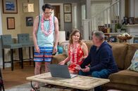 Kevin Can Wait – (v.li.) Ryan Cartwright (Chale Witt), Taylor Spreitler (Kendra Gable), Gary Valentine (Kyle Gable).