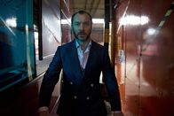 Dom Hemingway – Nach zwölf Jahren im Gefängnis ist der Safe-Knacker Dom Hemingway (Jude Law) wieder auf freiem Fuß und hat schon einen ganz genauen Plan, was er jetzt als erstes tun wird: Seinen alten Boss auftreiben, für den er ins Gefängnis gewandert ist, und von dem die damalige Beute einfordern ...