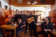 Die Liesl von der Post – Dorfgemeinde Öd singt zusammen