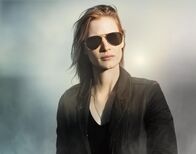 Zero Dark Thirty – Zu einer der bedeutsamsten Personen bei der Fahndung nach Osama bin Laden wird die junge CIA-Agentin Maya Lambert (Jessica Chastain), die zwölf Jahre lang alles in die Jagd nach dem Drahtzieher des Terrors investiert ...