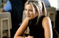 Rat Race – Eines Tages lässt sich Tracy (Amy Smart) überreden, an einem riskanten Wettrennen teilzunehmen ...
