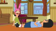 Bob's Burgers – Als Louise (l.) Tina (r.) zu einem Konzert der Band "Boyz 4 Now" begleitet, verläuft alles anders als je zuvor gedacht ...
