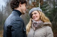 Sturm der Liebe – Rosalie (Natalie Alison, r.) und Raphael (Jakob Graf, l.) kommen zusammen.