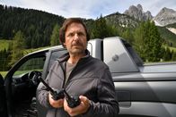 Die Bergretter – Plötzlich hat Moritz Leitner (Winfried Frey) keinen Kontakt mehr zu seinem Kollegen Lukas Ferber.