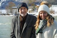 Hoagascht – Christina Ömmer (rechts) und Krippenbauer Christian Haipl (links) stehen an der Salzach