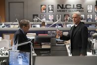 Navy CIS – Donald Mallard (David McCallum, l.); Leroy Jethro Gibbs (Mark Harmon, r.)