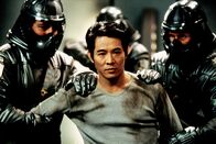 The One – Zwischen allen Stühlen: Polizist Gabriel (Jet Li, M.) ...