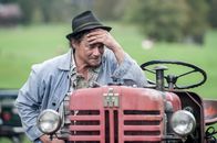 Der Bergdoktor – Arthur Distelmeier (Martin Feifel) hat schlimme Schmerzen.