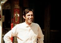Die Waltons – Weil er bei den Reichen stiehlt und den Armen gibt, hat der Hühnerdieb Yancy Tucker (Robert Donner) viele Freunde ...