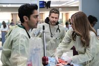 Atlanta Medical – (v.l.n.r.) Dr. Devon Pravesh (Manish Dayal); Dr. Conrad Hawkins (Matt Czuchry);Dr. Kit Voss (Jane Leeves)