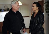 Navy CIS – Leroy Jethro Gibbs (Mark Harmon, l.); Ziva David (Cote de Pablo, r.)