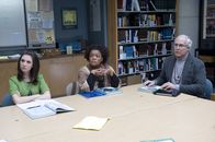 Community – Mitglieder von Jeffs gegründeter Lerngruppe: Pierce (Chevy Chase,r.), Shirley (Yvette Nicole Brown, M.) und Annie (Alison Brie, l.) ...