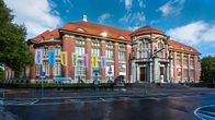 Museums-Check – Das MARKK in Hamburg zählt zu den größten ethnographischen Museen Europas. Es versammelt u.a. archäologische Schätze der Inkas und aus dem Alten Ägypten, Masken aus Neuguinea, und im Haus Rauru, einem kunstvoll geschnitzten Versammlungshaus, kann man hautnah in die Welt der Maori eintauchen.