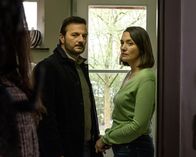 Unit 42 – Diane Wouters (Selma Alaoui) hat ein Geheimnis vor Samuel Leroy (Patrick Ridremont). Sie hat hinter seinem Rücken eine Bewährungshelferin engagiert.