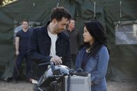 Scorpion – Noch glauben Toby (Eddie Kaye Thomas, l.) und Happy (Jadyn Wong, r.), dass die Suche nach einem Beweis für die Existenz von Überresten einer ganzen US-Army Truppe im Vietnam ihre größte Sorge ist ...