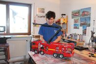 Die Modellbauer – Hobbyists Kevin have chosen a real high-tech vehicle: the SLF 4000/250 special fire-fighting vehicle in 1:14 scale.