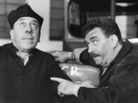 Genosse Don Camillo – (v.li.) Fernandel (Don Camillo), Gino Cervi (Peppone).