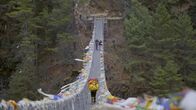 Genial konstruiert – Die Hängebrücke verbindet zwei Gebirgsketten in Nepal.